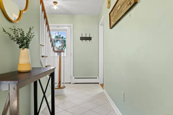 5 Willow Lane, East Lyme, CT 06333