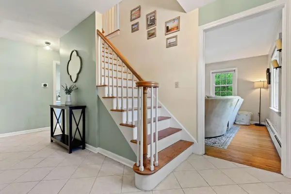 5 Willow Lane, East Lyme, CT 06333