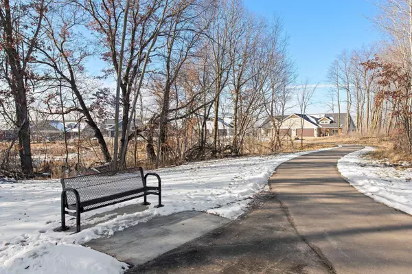 27211 Pete's Hill TRL, Elko New Market, MN 55020