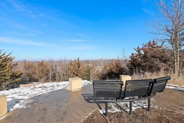 27211 Pete's Hill TRL, Elko New Market, MN 55020