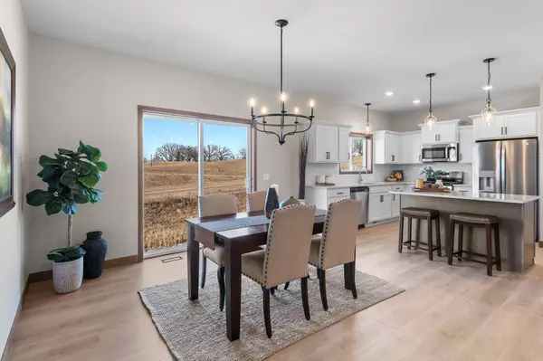 1582 76th ST W, Inver Grove Heights, MN 55077