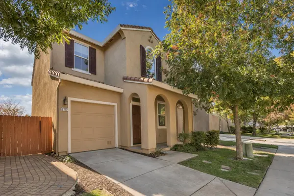 feature image of PRICE REDUCED in Southport! Now $479,900