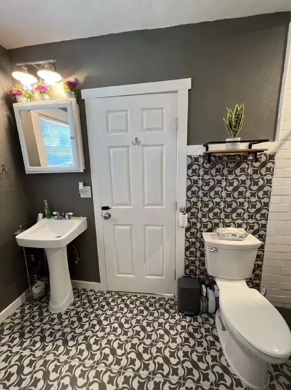 2917 Del Paso BLVD, Sacramento, CA 95815