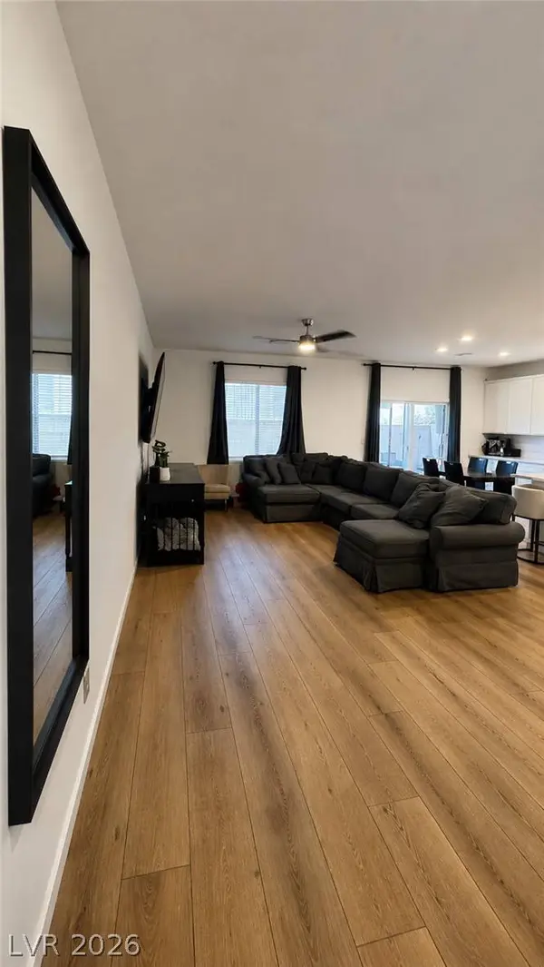 375 Great Ocean AVE, North Las Vegas, NV 89084