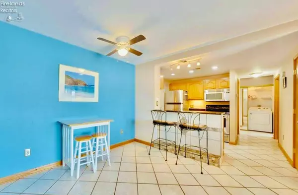 208 Clinton Reef DR, Port Clinton, OH 43452