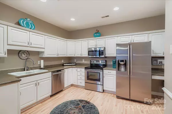 8406 Highland Glen DR, Charlotte, NC 28269