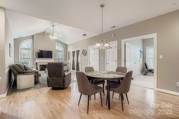 8406 Highland Glen DR, Charlotte, NC 28269