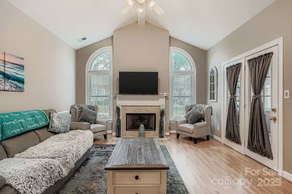 8406 Highland Glen DR, Charlotte, NC 28269