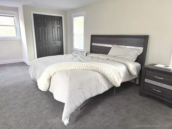 1 River Bend Lane, Windsor, CT 06095