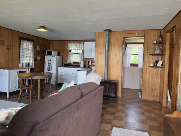10379 NORTH LAKE ROAD, Amherst Junction, WI 54407