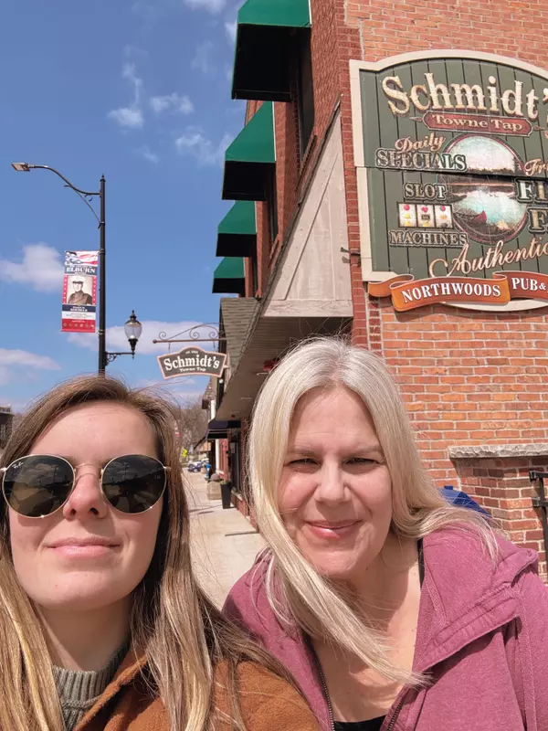 Young's Yums: Schmidt's Towne Tap,Sara Latta-Young