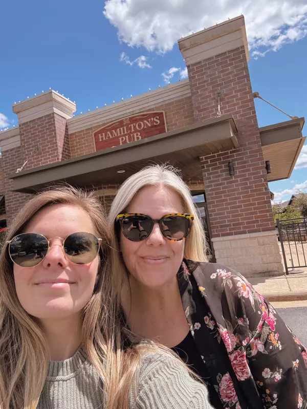 Young's Yum: Hamilton's Pub,Sara Latta-Young