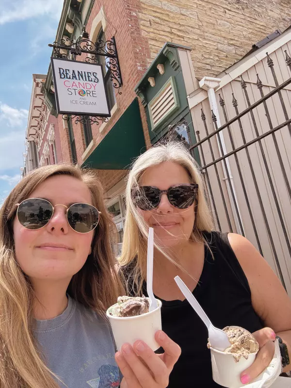 Young's Yums: Beanie’s Candy Store,Sara Latta-Young