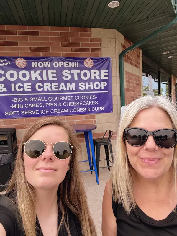 Young's Yums: Steve Buresh's Cookie Store & Ice Cream Shop,Sara Latta-Young