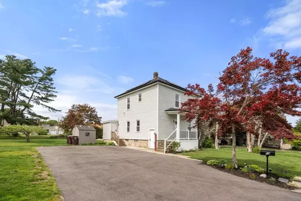 13 Darling Street, Acushnet, MA 02743