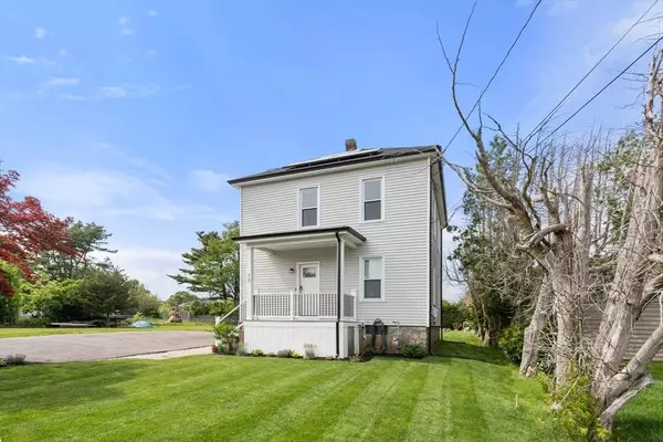 13 Darling Street, Acushnet, MA 02743