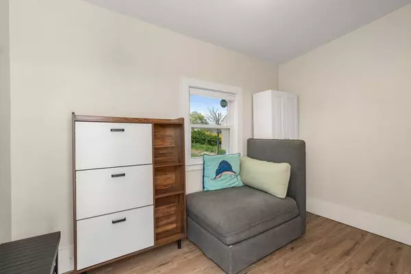 13 Darling Street, Acushnet, MA 02743