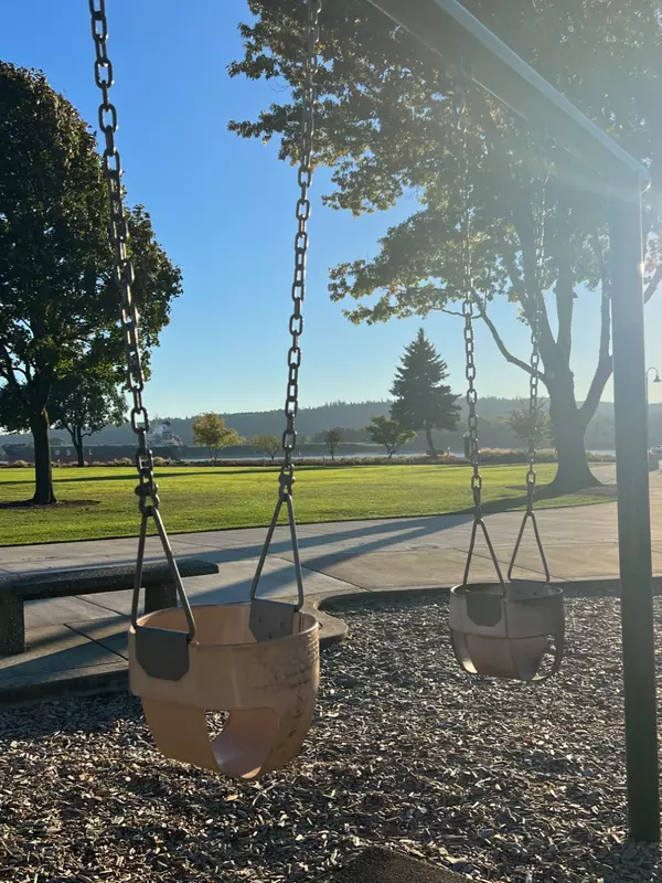 Kalama Parks – Playgrounds, Paddleboards, and Endless Views 