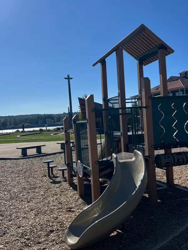 Kalama Parks – Playgrounds, Paddleboards, and Endless Views 