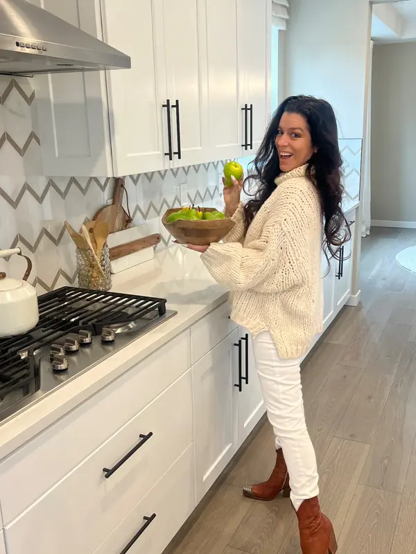 Full-service concierge real estate in Longview, WA. Staging, styling, moving coordination, and temporary housing solutions—handled seamlessly by Gena Graham of HOME Real Estate.,HOME REAL ESTATE Gena Graham