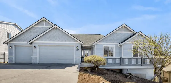 Columbia River View Homes Like This Rarely Become Available in Kalama, WA