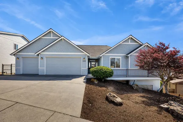 Sunday Plans? Handled. Columbia River Views, Space to Spread Out, and the Kalama Lifestyle Buyers Dream About. Vacation Where You Live 