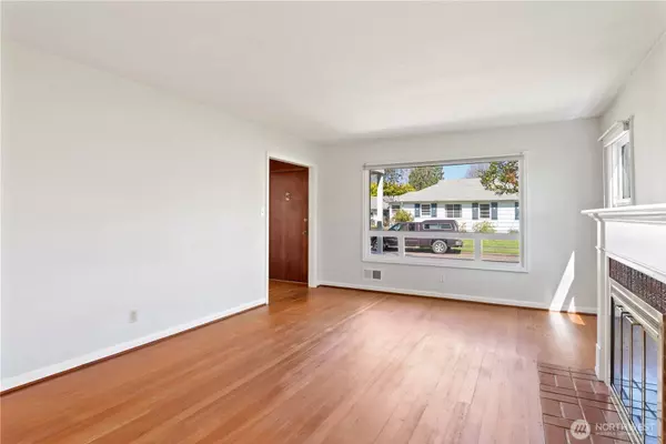 2225 Larch ST, Longview, WA 98632