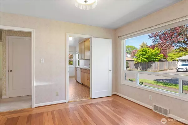 2225 Larch ST, Longview, WA 98632