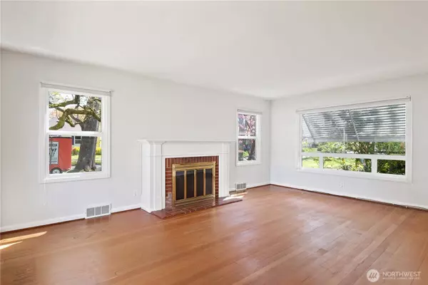 2225 Larch ST, Longview, WA 98632