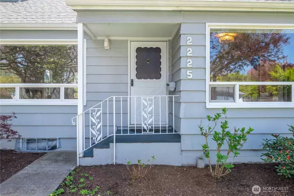 2225 Larch ST, Longview, WA 98632