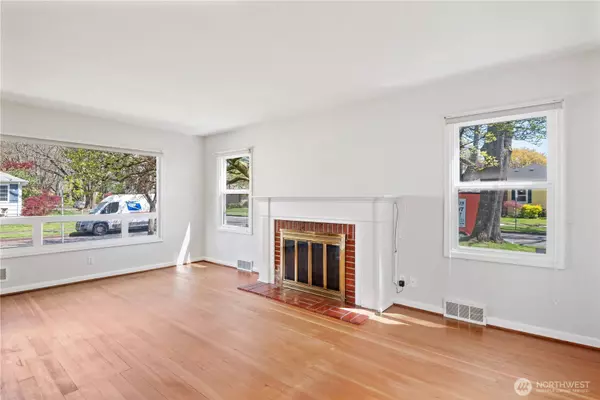 2225 Larch ST, Longview, WA 98632