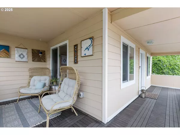 272 MILITARY RD, Kalama, WA 98625