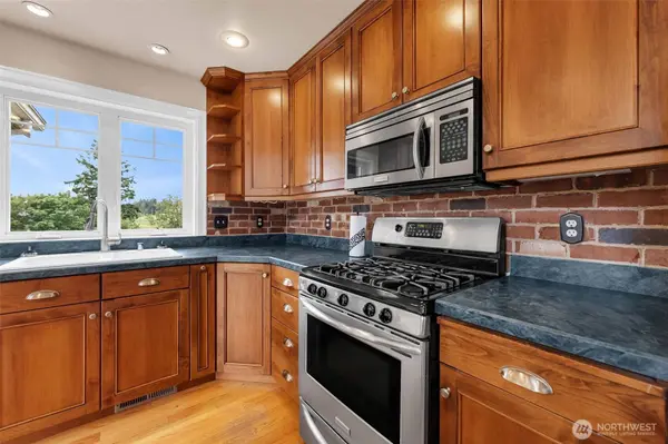 166 Riverscape RD, Kalama, WA 98625