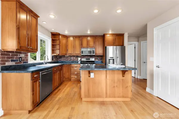 166 Riverscape RD, Kalama, WA 98625
