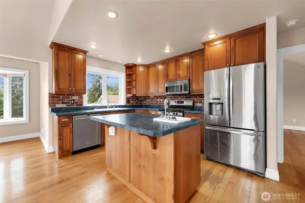 166 Riverscape RD, Kalama, WA 98625