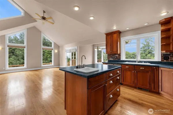 166 Riverscape RD, Kalama, WA 98625