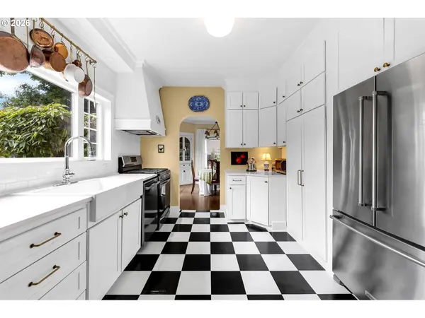 1614 21ST AVE, Longview, WA 98632
