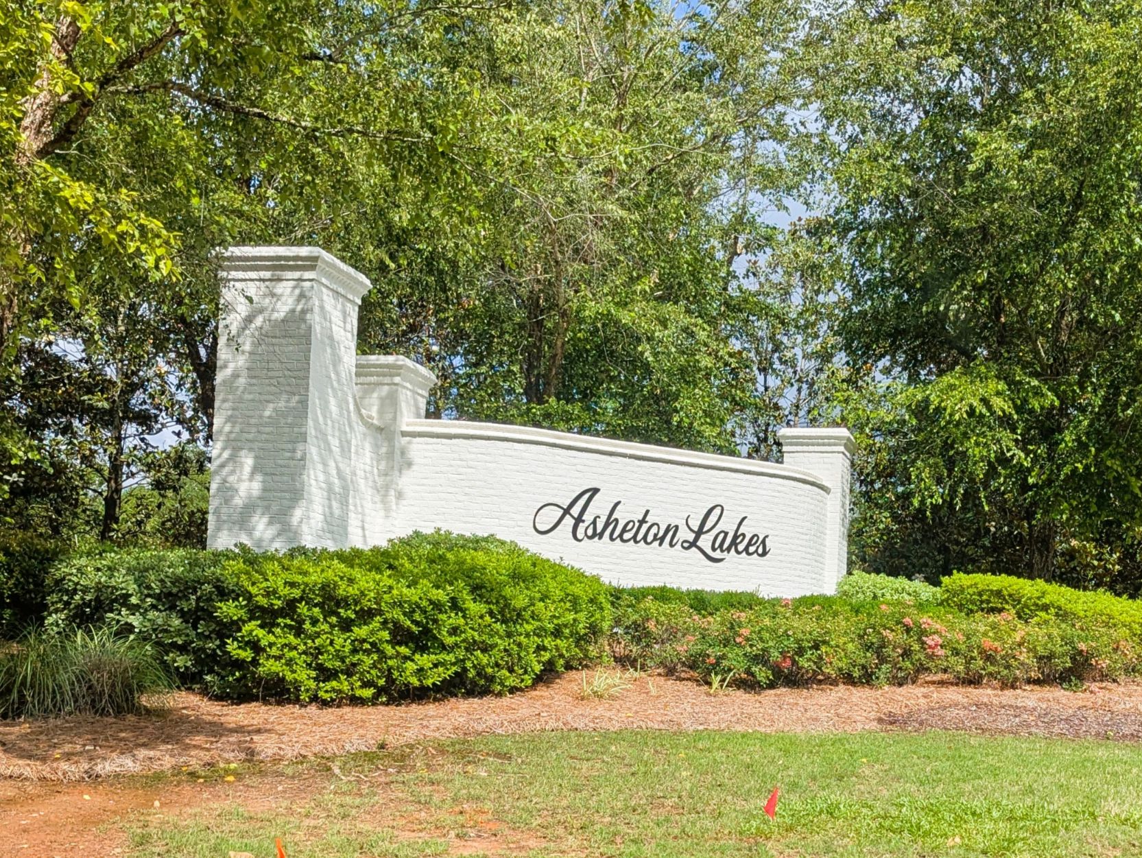 Asheton Park and Asheton Lakes neighborhood in Auburn Alabama