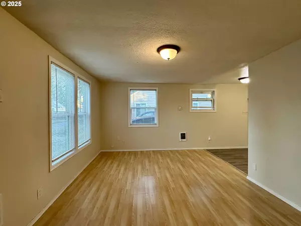 9511 NE GERTZ CIR, Portland, OR 97211