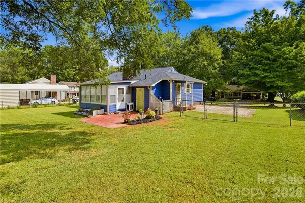 2118 Lampglow CT, Gastonia, NC 28056