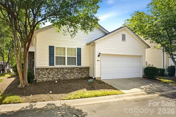 9035 Meadowmont View DR, Charlotte, NC 28269