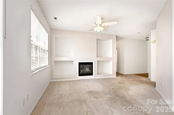 9035 Meadowmont View DR, Charlotte, NC 28269