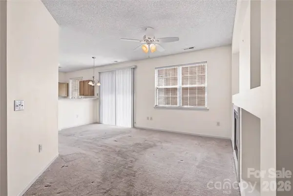 9035 Meadowmont View DR, Charlotte, NC 28269