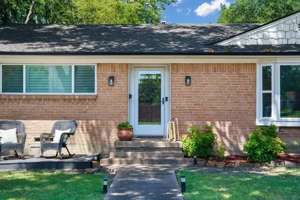 204 S Grove Road, Richardson, TX 75081