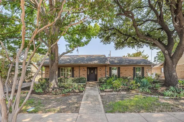 912 Vinecrest Lane