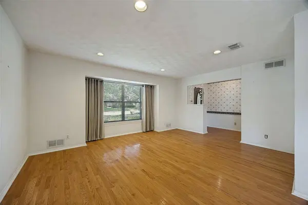 813 Brookhurst Drive, Richardson, TX 75080