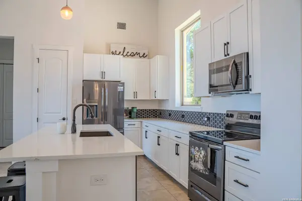 500 NAKED INDIAN TRL, New Braunfels, TX 78132