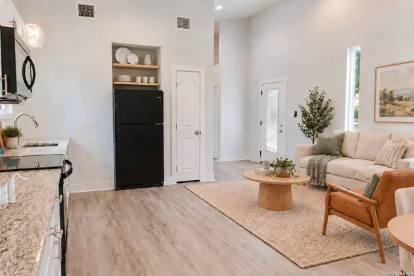 569 LEDGEVIEW DR, Canyon Lake, TX 78133