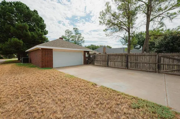 4809 Pine Meadow Dr, Midland, TX 79705