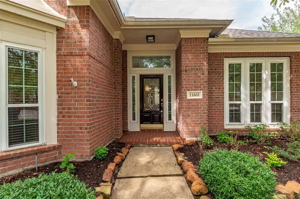 13302 Scenic Glade DR, Houston, TX 77059